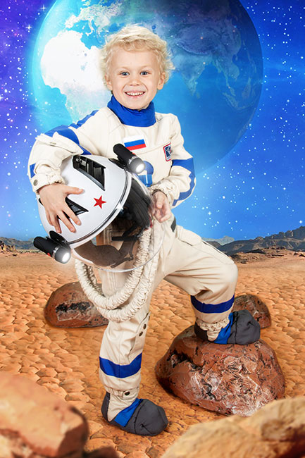 Фотошоп космонавт вставить лицо. Костюм Космонавта. Космонавт для детей. Космонавт для вставки лица. Костюм Космонавта для детей.